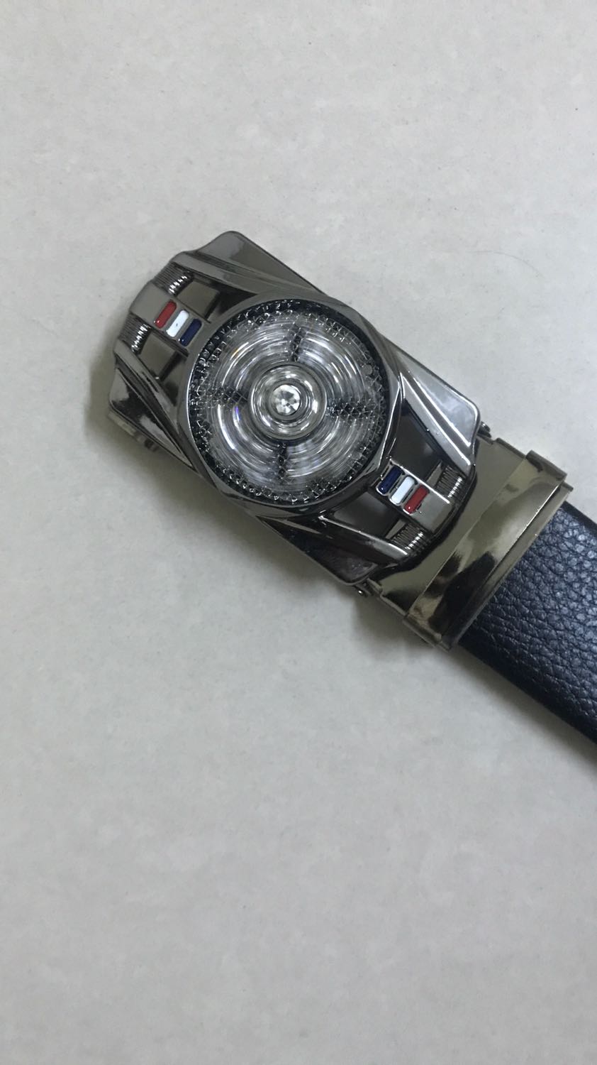 Mặt thắt lưng nhìn rất chất luôn. Mặt cánh lá đính đá bên trong có thể xoay tròn rất đẹp. Mặt rất thời trang, dễ phối đồ. Dây da rất dài và mềm. Mình phải cắt đi một đoạn đeo cho vừa. Dây may cũng khá là tỉ mỉ. Khoá tự động khỏi lo về việc bấm lỗ. Sản phẩm ok. Cảm ơn shop. Mặt thắt lưng nhìn rất chất luôn. Mặt cánh lá đính đá bên trong có thể xoay tròn rất đẹp. Mặt rất thời trang, dễ phối đồ. Dây da rất dài và mềm. Mình phải cắt đi một đoạn đeo cho vừa. Dây may cũng khá là tỉ mỉ. Khoá tự động khỏi lo về việc bấm lỗ. Sản phẩm ok. Cảm ơn shop.