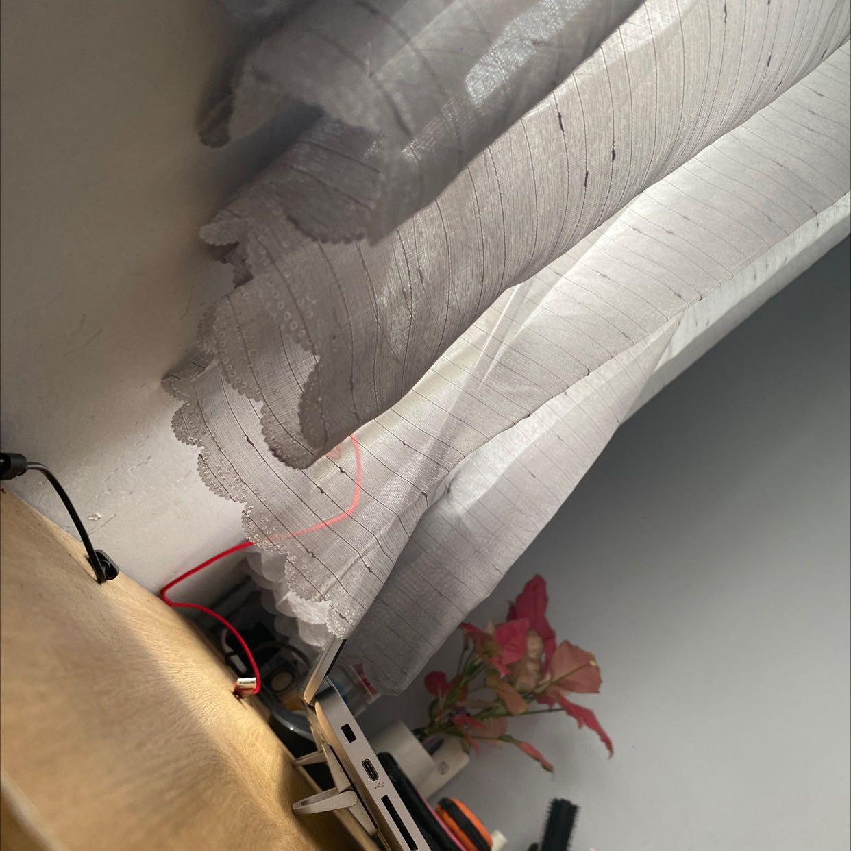 Mình mua 3 cặp cho 3 chiếc laptop của mình rồi. Nếu có tiền mua lap nữa mình cũng sẽ mua thêm để xài. Bền và gọn, xinh xắn, cao vừa tầm,sang chảnh. Đáng mua. Nên mua, cực hài lòng.