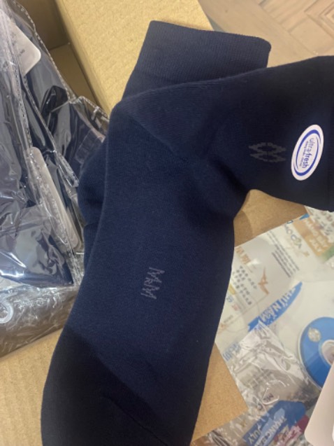 Giao hàng nhanh. Vớ độ dày vừa. Hàng đẹp.