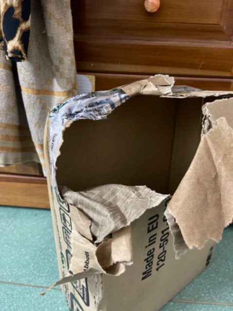 Sữa đắt tiền mà giao cho mình thùng sữa ướt , còn k biết có bị ngấm vào sữa hay có ảnh hưởng gì k. mà ngày sản xuất từ đầu năm đến bjo là đã 7 tháng rùi, mình tưởng phải là data mới. lần đầu mua mà cảm thấy chán