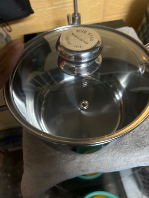 Mẫu mình đặt đâu phải mẫu nắp nút này. 
Sao shop bán hàng *** vậy shop.
Làm ăn uy tín chứ