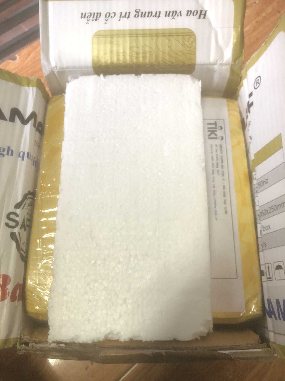 1. Thời gian giao hàng OK (Giao trước thời gian dự kiến 1 ngày)
2. Hàng đóng gói cẩn thận: có đặt xốp chống va đập, có bọc túi bóng chống nước.
3. Đúng chủng loại khách yêu cầu
4. Bóc hộp thấy có 1 lỗi nhỏ (vỡ mép cắm phích)
5. *** thực tế (cắm nồi cơm) thấy tạm thời OK.