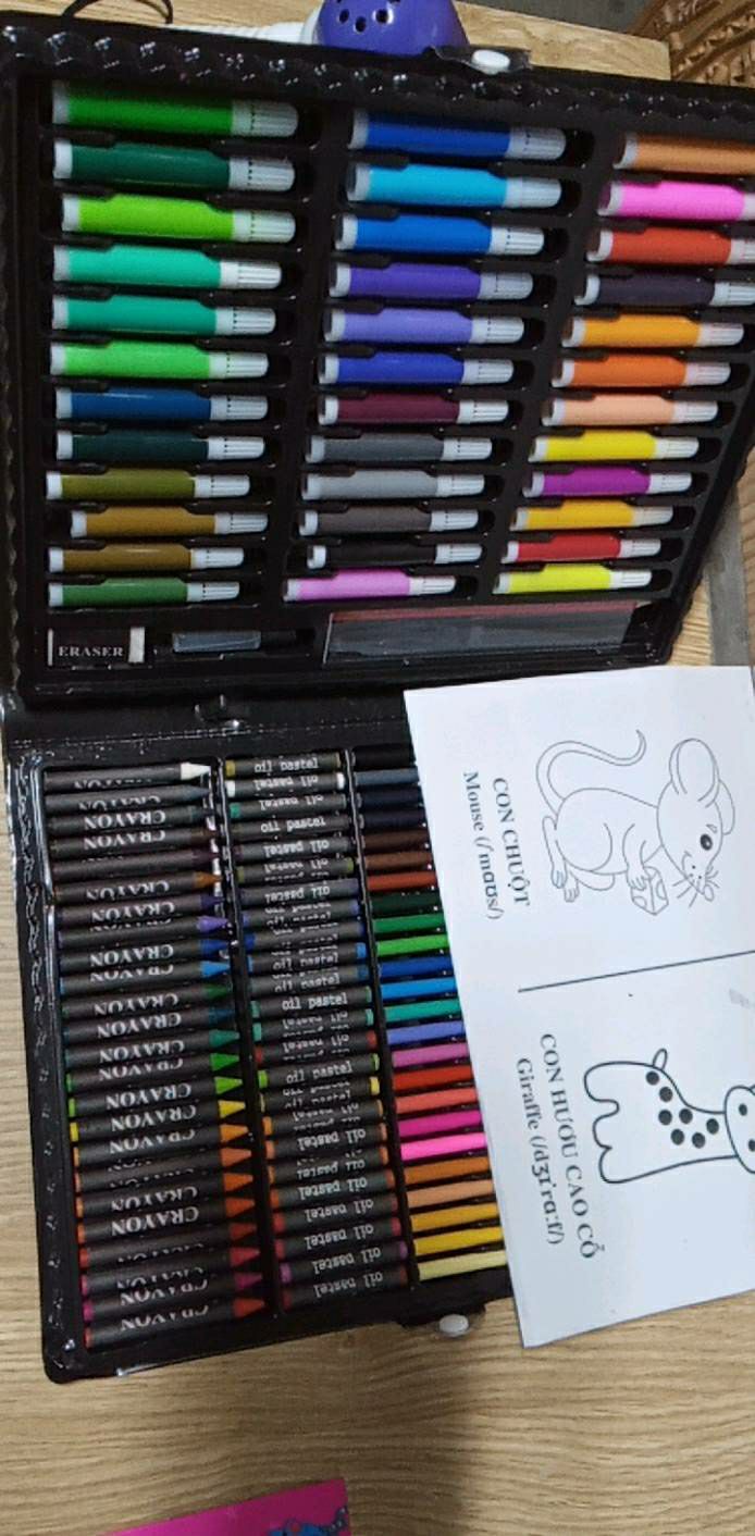 giao hàng nhanh, đóng gói đẹp. màu bên trong khá là đẹp, k bị vón cục, rất thích luôn. 5 sao nhé