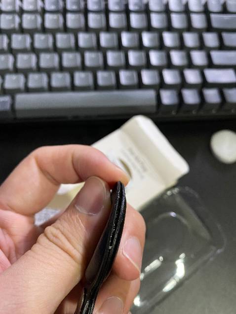 Mình vừa mở hộp ra xem thì thấy sản phẩm bị nứt/hở 1 đoạn dài ở viền
Nhờ Tiki hỗ trợ đổi trả cho mình nha