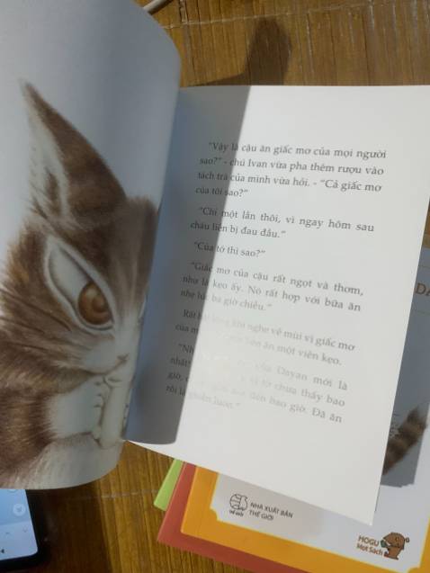 màu sắc đẹp sách cầm dày dặn chất lượgn, hình vẽ nét chì thân thiện với mắt của con, trộm vía quá