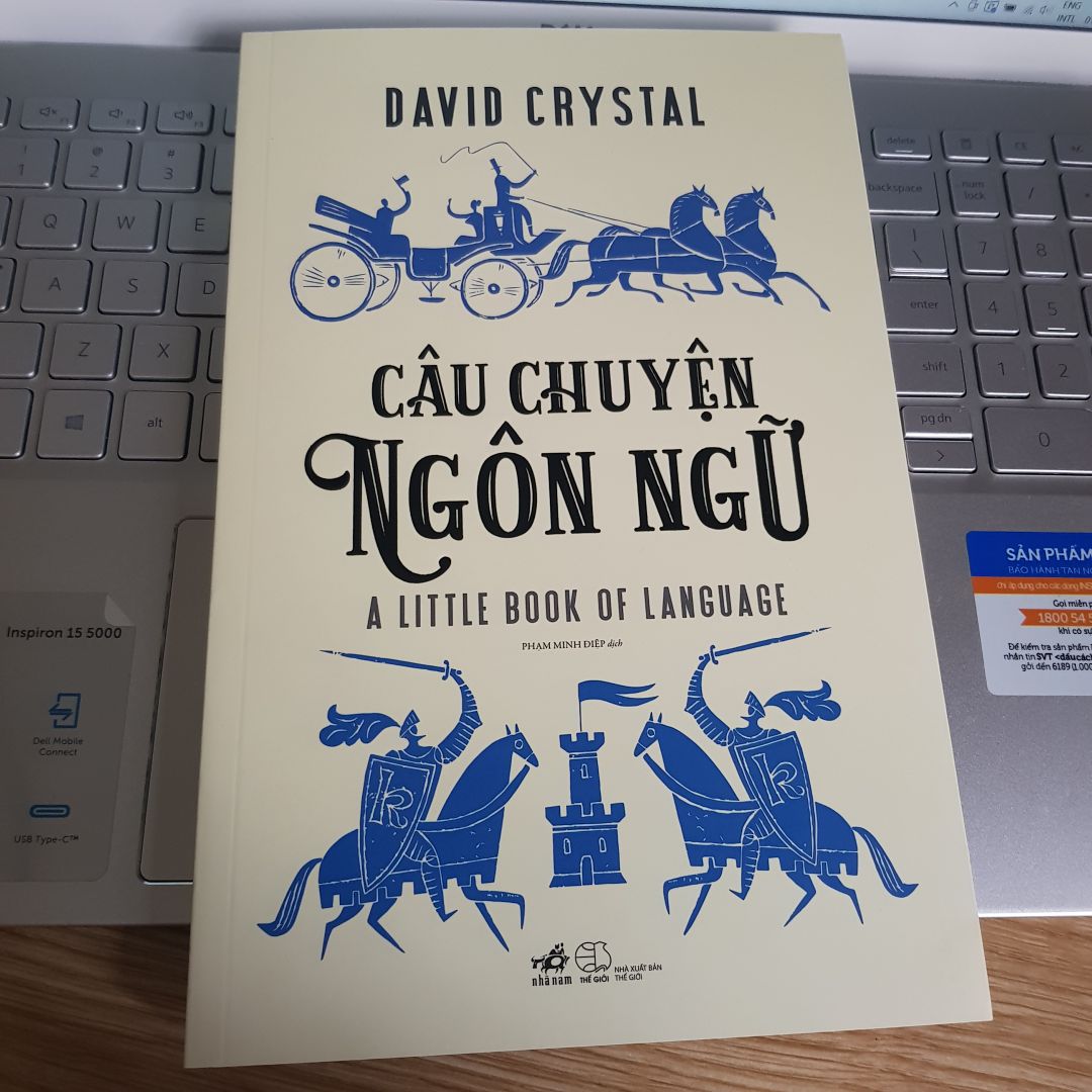 sách hơi cũ, bị bẩn và bụi lắm nha Tiki, mới xuất bản 7/2021 mà cầm sách như lưu kho mấy năm ấy.

sách in giấy đẹp, bìa chữ nổi, to và dầy hơn mình nghĩ.