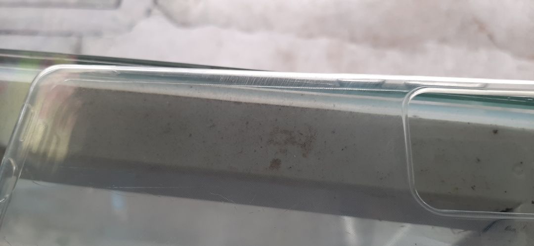 Ốp ko như quảng cáo, bị nhiều vết xước, không trắng và hơi ố, rất thất vọng