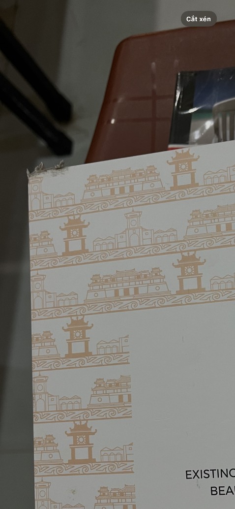 Sách bị rách phần bìa cứng