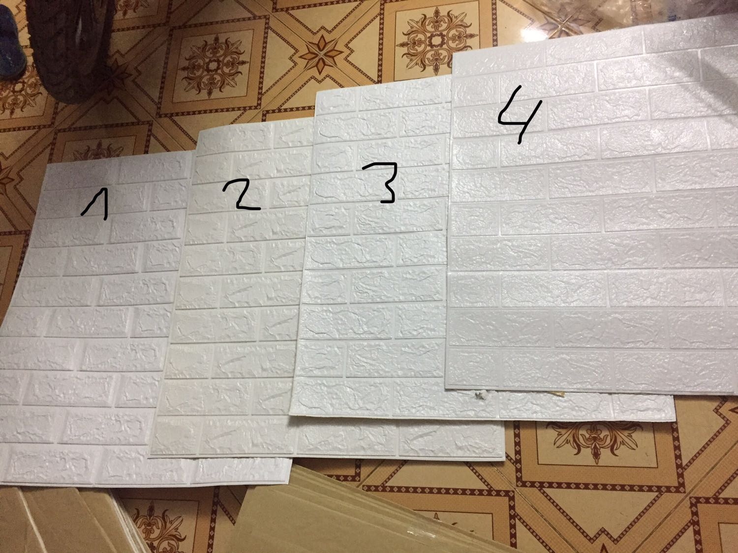 Quá thất vọng với cách làm việc của tiki, không biết đây là lỗi của shop bán hàng hay tiki nhưng bán hàng như vầy chẳng khác nào *** đảo! Hàng mỏng như giấy dán , mỏng hơn loại 3mm mình đã mua! Các bạn có thể thấy đây là hình ảnh tôi đã mua, số 1 là tôi mua ở shoppee , còn 2,3,4 là mua ở tiki, chất lượng càng về sau càng tệ, gói hàng thì dơ k thể tả, giao hàng thì bị rách 1 tấm, lần trước yêu cầu đổi hàng thì tới nay k thấy ai liên lạc, bây giờ tôi muốn trả hàng mong tiki giải quyết sớm cho tôi!