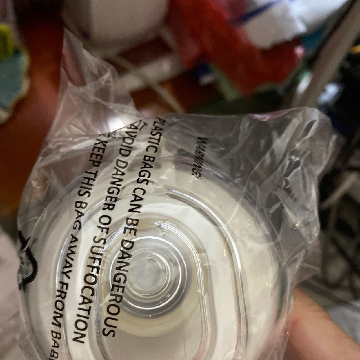 Tiki giao hàng nhanh, đúng hẹn. Máy nguyên đai chưa mở, từng bộ phận được bọc riêng trong túi nilon nguyên seal. Mới thử máy thấy kêu hơi to, dây hơi bị ngắn🥲.  Nhà bán hàng có gửi kèm thư cảm ơn và số đt để liên hệ. Hy vọng máy bền ko phải bảo hành