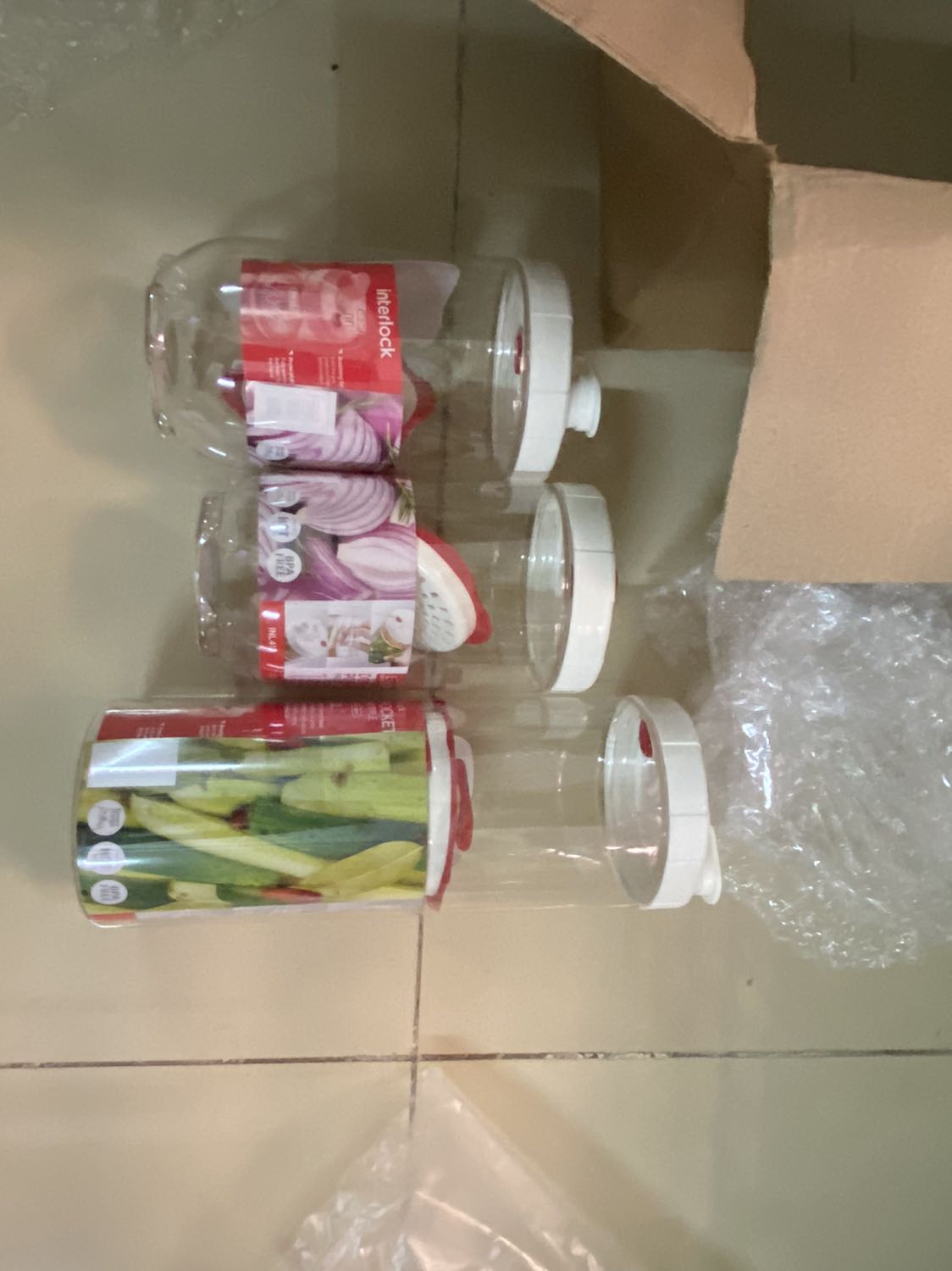 Hộp cao & nhỏ gọn , để muối dưa cà, hành kiệu , để được bên cánh cửa tủ lạnh rất tiện lợi !