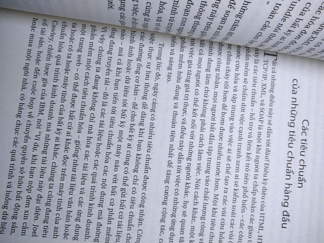 sách dày, đẹp và không nặng lắm nha, nguyên seal, đúng kiểu mới cứng theo nghĩa đen luôn, nội dung thì phải đọc mới biết đc