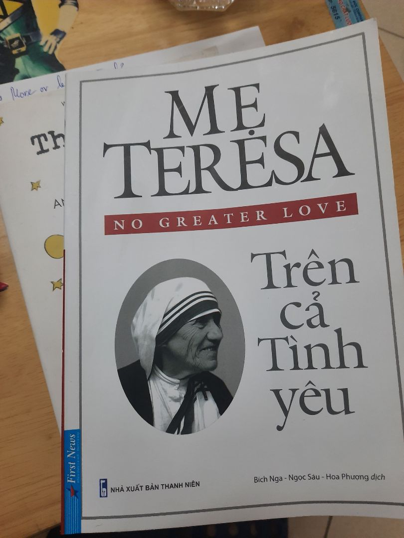 Một cuốn sách giúp mình hiểu thêm về tình yêu, sự nghèo khó, sự cô đơn, đơn độc .... có lẽ phần nào đó cuốn sách này giúp mình nghiệm ra nhiều điều hơn về bản thân. Mình muốn trao đi tình yêu tới những người nghèo khổ không chỉ về vật chất mà còn có tinh thần, mình muốn giúp đỡ nhiều hơn, làm nhiều hơn....