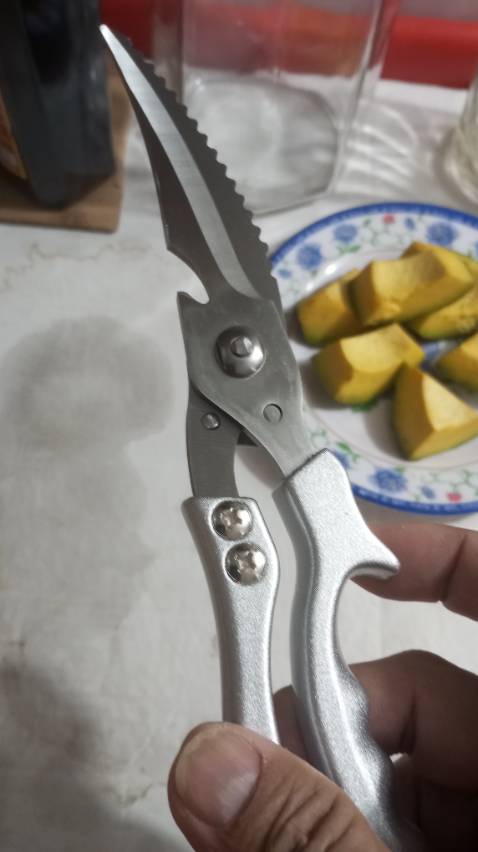 Kéo sắc. Cắt gà 3kg OK
Hàng Nhật rất đẹp 
Bằng thép trắng kg gỉ 
Đúng như quảng cáo 
Thanks shop