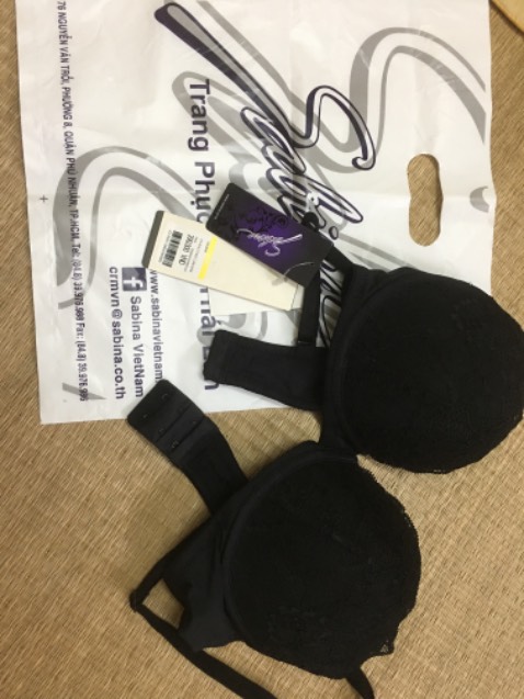 Shop gửi sai màu. Nhắn tin để shop xem lại đơn hàng nhưng ko thấy shop phản hồi. Mình ko chê chất lượng. Nhưng phê bình về cách chăm sóc khách hàng của shop.