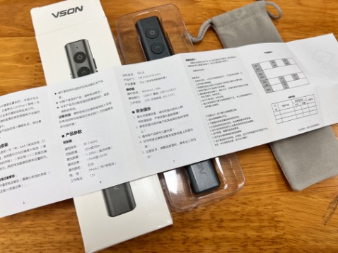 Thiết kế rất gọn nhẹ, đi kèm còn có 1 cục pin và cả túi đựng viết. Tia lazer đỏ rất rõ và mạnh. Tuy nhiên hướng dẫn sử dụng chỉ toàn tiếng Trung nên mất nhiều thời gian để kết nối. Nói chung, mình rất hài lòng.