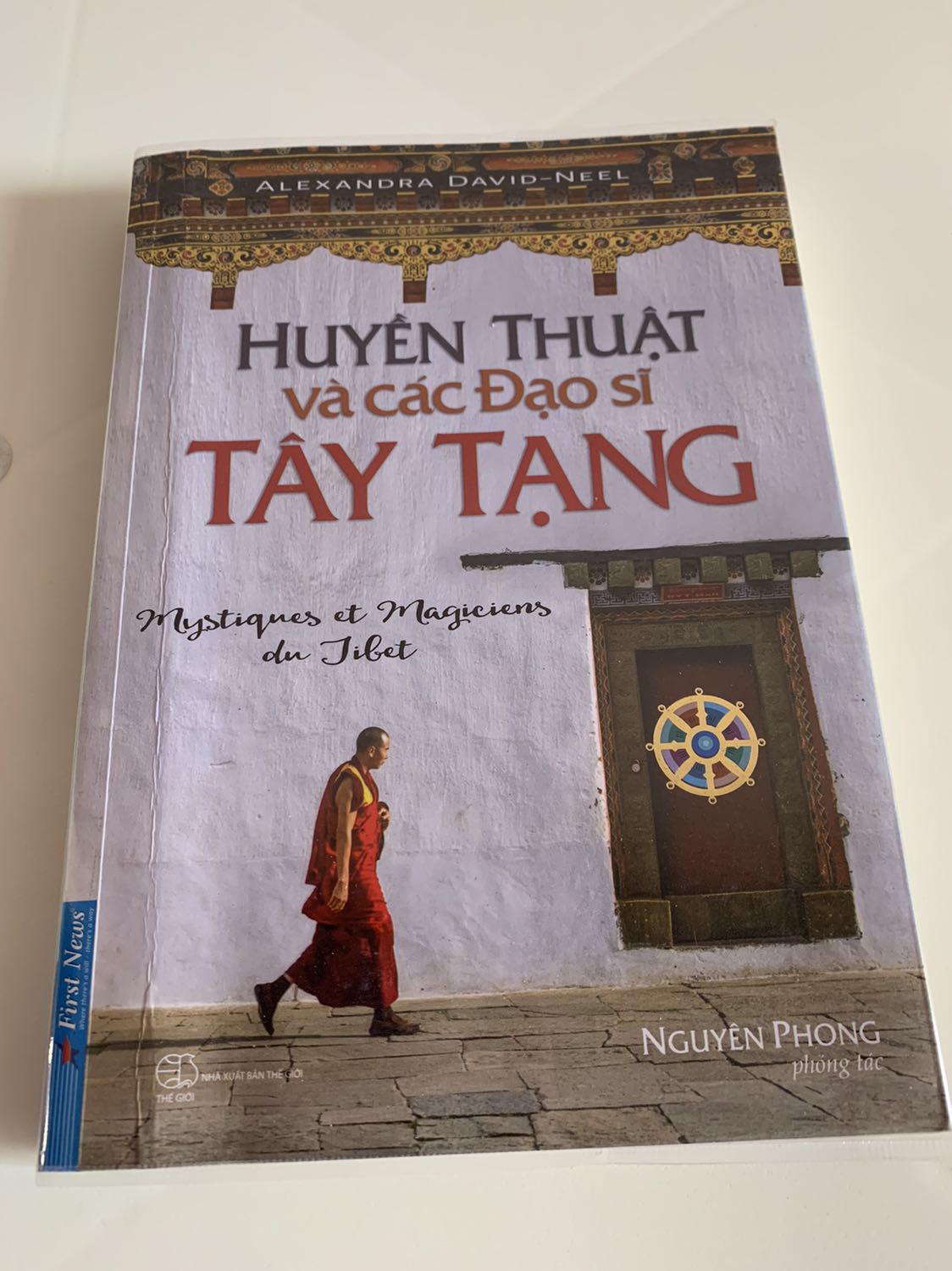 Sách quá tệ, sách ko có nilon bọc ngoài như những cuốn khác, bìa sách bị gập như sách cũ nên Tiki lấy bookcare bọc lại rồi giao cho khách, chất giấy ko khác gì sách lậu, dịch nên giao sách trễ hơn dự kiến 1 tuần cũng ko thông tin cho khách hàng, trong khi mình thanh toán trước. Trước đây mua sách của Tiki rất hài lòng, nhưng gần đây sách càng ngày càng tệ ko chấp nhận được. Xứng đáng 1 *