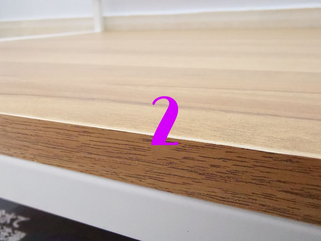 Sản phầm đúng mô tả. Đúng là "tiền nào của đó", 5*
- Hình 1, sản phẩm sau khi lắp (mất tầm 10p, dễ tháo lắp)
- Hình 2, Bề mặt gỗ, dày, nặng, phủ melanin trông đẹp, chắc chắn.
- Hình 3, Mình với vợ mình sau một hồi cùng tháo lắp, thì thấy bề mặt gỗ trơn, mát, và khung chắc chắn, tiện thể có thêm độ rung của máy giặt cạ nhè nhẹ vào chân kệ, thế là vợ chồng mình tranh thủ khai trương kệ với vài tư thế nhấp nhả nhẹ, để thử độ cứng của kệ. Để tránh phản hồi ko hay, mình xin phép bôi đen nha.
- Hình 4, kệ hoàn thiện.