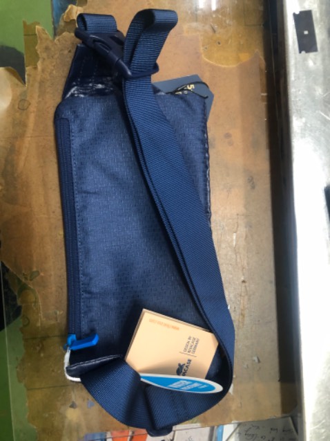 Túi đeo đẹp, sắc nét, chất vải và đường may chắc chắn, đúng màu. Shop đóng gói cẩn thận. Nhân viên bán hàng và giao hàng thân thiện vui vẻ.