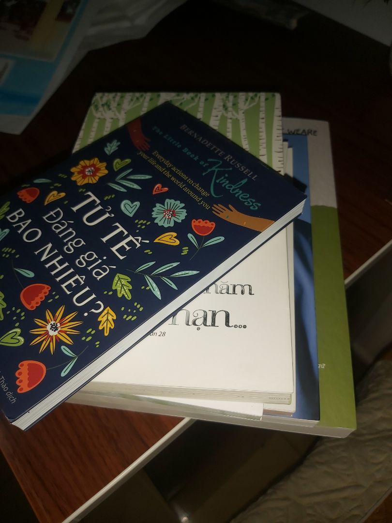 sách nhỏ ngoài tưởng tượng của mình mà hoi cũng oki sách mới không bong tróc gì