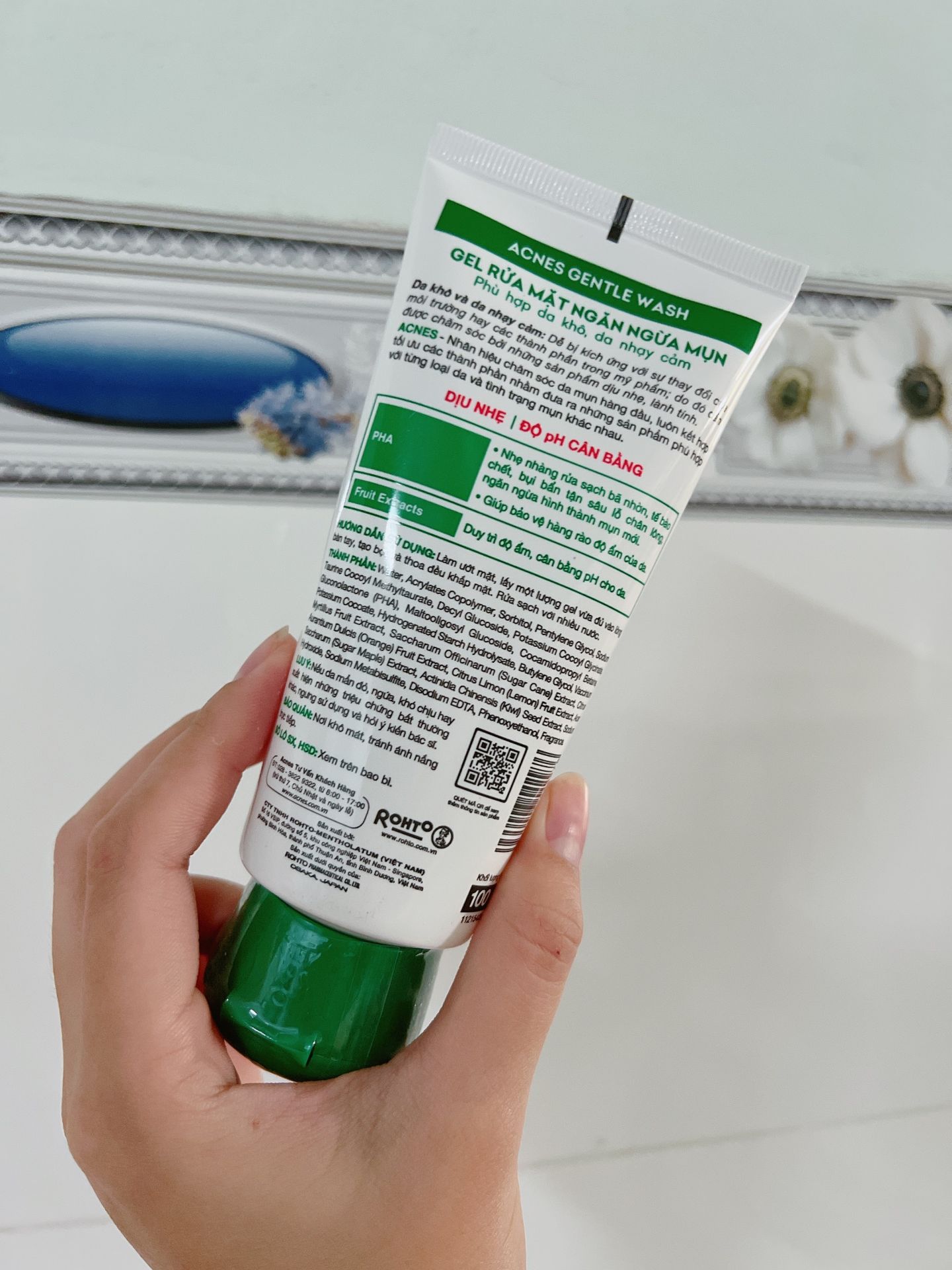 Lần đầu mua theo review trên mạng.. thì hên là hàng xịn! Tuýp nhỏ hơn mình tưởng, mà cũng đúng thôi 1 tuýp có mấy chục ngàn à. Rút kinh nghiệm lần sau sẽ mua nhiều hơn để dành xài Lần đầu mua theo review trên mạng.. thì hên là hàng xịn! Tuýp nhỏ hơn mình tưởng, mà cũng đúng thôi 1 tuýp có mấy chục ngàn à. Rút kinh nghiệm lần sau sẽ mua nhiều hơn để dành xài