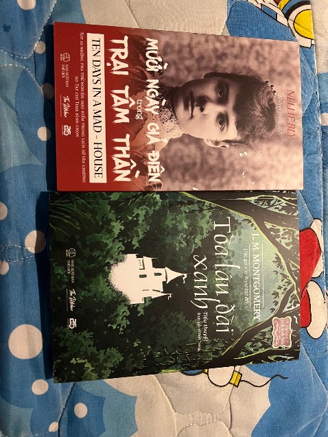Lần đầu tiên mình đặt hàng từ Hà Nội giao TPHCM mà chỉ đúng 2 ngày đã nhận được hàng. Sáng nay mưa rất lớn nhưng gói hàng hoàn toàn khô ráo. Nhà bán đóng gói riêng từng cuốn rất kỹ. Mình cực kỳ hài lòng với dịch vụ của Tiki.