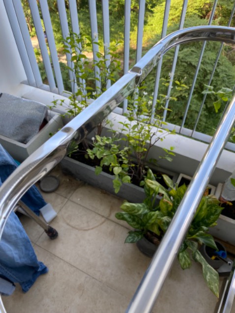 Giao hàng bị móp méo. không cẩn thận.