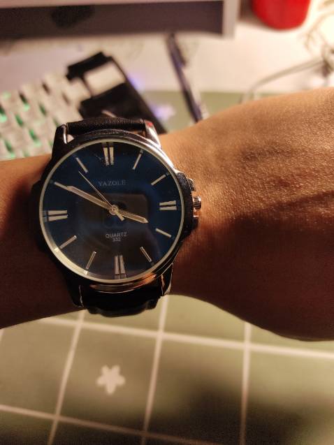 Hàng khá ổn nha mn , rẻ mà đẹp , mình mua về chỉ để xem giờ vì chỗ làm không cho dùng đt nên thấy khá ổn , pin f tự thay mà cũng dễ thay thôi , ko biết pin dùng đc bao lâu cơ mà với giá này thì quá ổn r