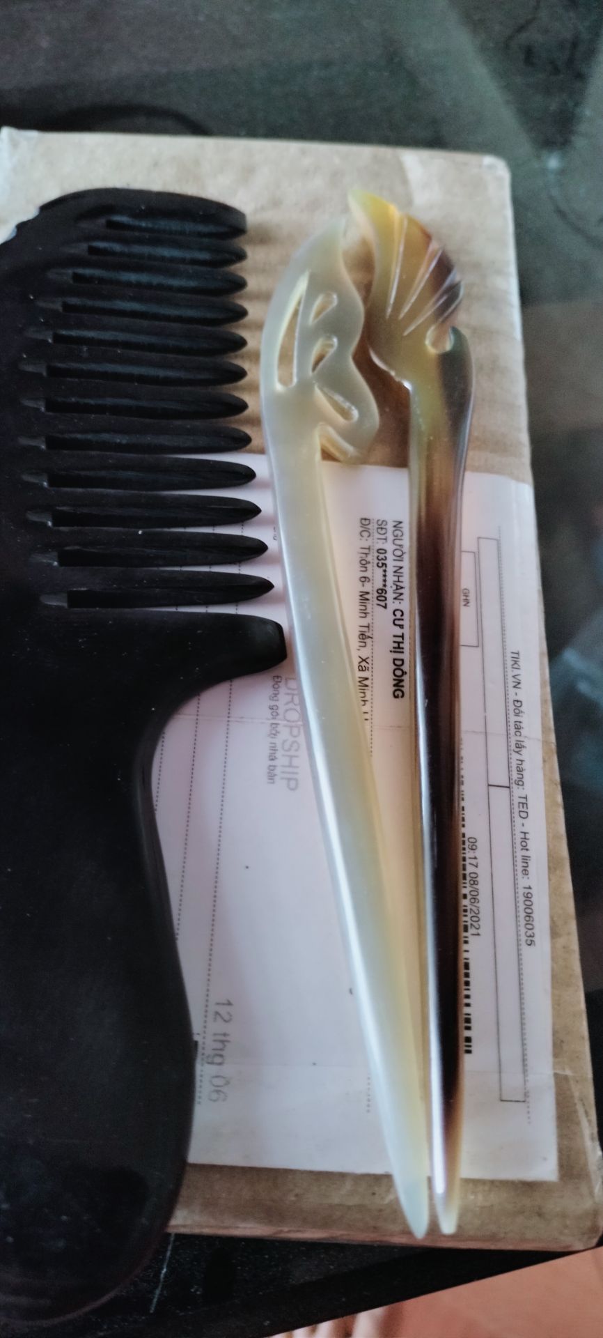 trâm đẹp lắm m.n ơiiiii bóng mượt bền chắc ưng lắm luônnnnn đơn giản mà sành điệu nữa ?. nên mua ủng hộ shopp nha đáng giá đồng tiền bát gạo lắm ạ