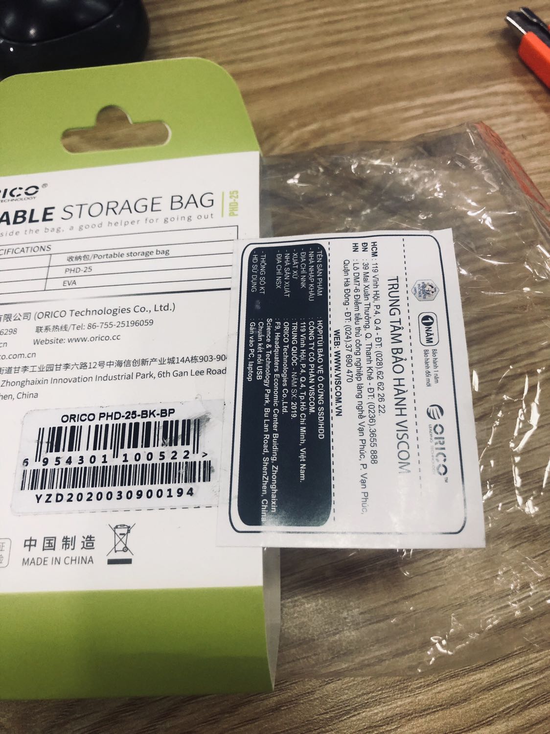 Sản phẩm đẹp, chắc chắn, còn nguyên seal. Giá mà dài thêm 1cm thì để thoải mái pin dự phòng 10000 mAh của Xiaomi (giờ phải cố nhét cục pin), không bị biến dạng, dây kéo tốt, có thể đựng ổ cứng di động và nhiều vật dụng nhỏ khác như cáp sạc, usb, cục sạc... Chất lượng trong tầm giá. Tiki giao hàng sớm hơn dự kiến nhưng đóng hộp quá to mà không có biện pháp chống shock.