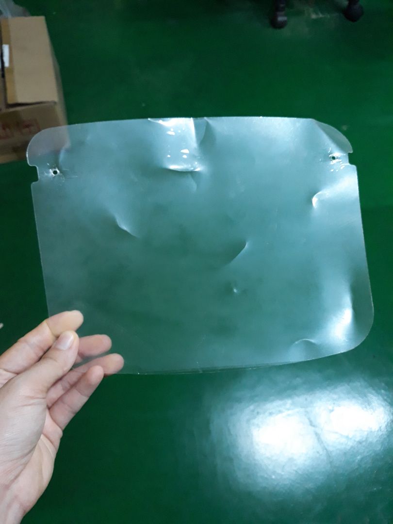 tên là kính che mặt nhưng thực chất nhận lại là bìa nhựa che mặt thôi chứ ko fai chất liệu bằng kính thôi nhé, nhận hàng thất vọng tràn trề tưởng mua đc hàng tốt giá rẻ ai dè .... mn có ý định đặt nên suy nghĩ lại nhé tên là kính che mặt nhưng thực chất nhận lại là bìa nhựa che mặt thôi chứ ko fai chất liệu bằng kính thôi nhé, nhận hàng thất vọng tràn trề tưởng mua đc hàng tốt giá rẻ ai dè .... mn có ý định đặt nên suy nghĩ lại nhé