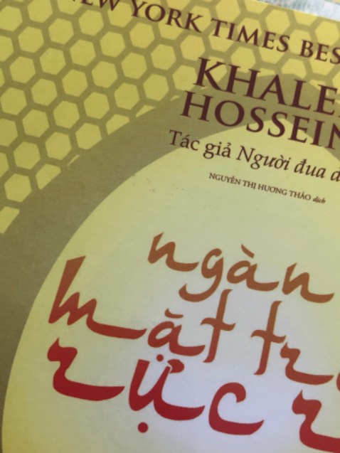 Sách mình nhận về không có seal. Có vết bẩn, vài vết xước ở bìa. Gáy sách thì bẩn. Trông như sách cũ vậy. Mình không hoàn hàng nhưng thật sự không thoải mái khi mua phải những quyển ntn