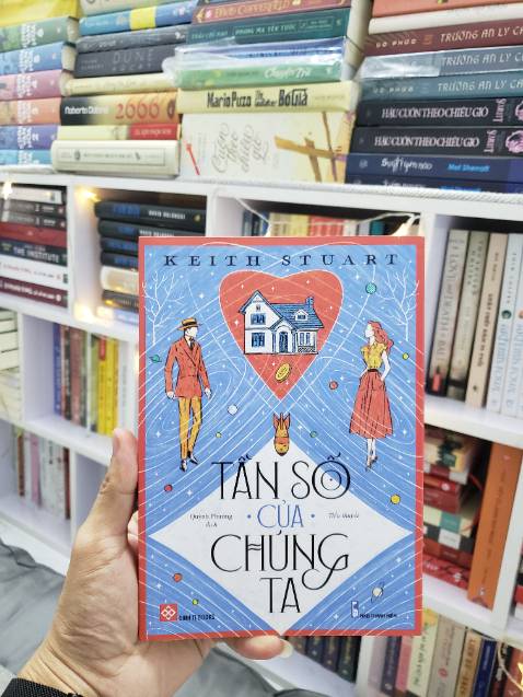 Sách mới Đinh Tị giao nhanh, bọc rất kỹ kèm chống sốc đang hoàng. Tuy nhiên không có hộp bên ngoài nên nếu đi đường xa sợ là sẽ bị cong. Mình ngay trong nội thành không vấn đề gì.
Tác phẩm hứa hẹn hay bất ngờ