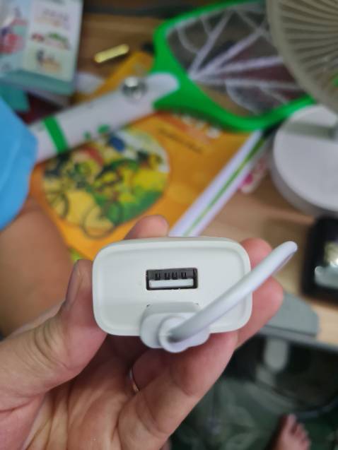 Sạc ko nóng, tiện lợi, nhưng mình thấy sạc cho các thiệt bị thông dụn thì nhanh, nhưng với điện thoại samsung note thì vẫn ko nhanh bằng sạc chính hãng