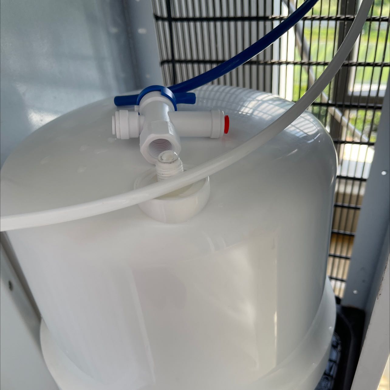 Đúng như hình, tuy nhiên van bình áp lỗi/ hỏng ko đưa nước vào bình áp được