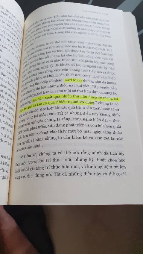 Nội dung rất hay, mặc dù viết đã rất lâu nhưng nhờ vậy kiểm chứng đến thời điểm bây giờ hầu như xã hội đã diễn ra như tác giả đã nói. Có lẽ khó thực hiện như tác giả đề nghị, nhưng nếu mỗi người nhận ra và thực tâm cải biến thì tườn lai sẽ có chuyển biến. Một cuốn sách đáng đọc để suy ngẫm.