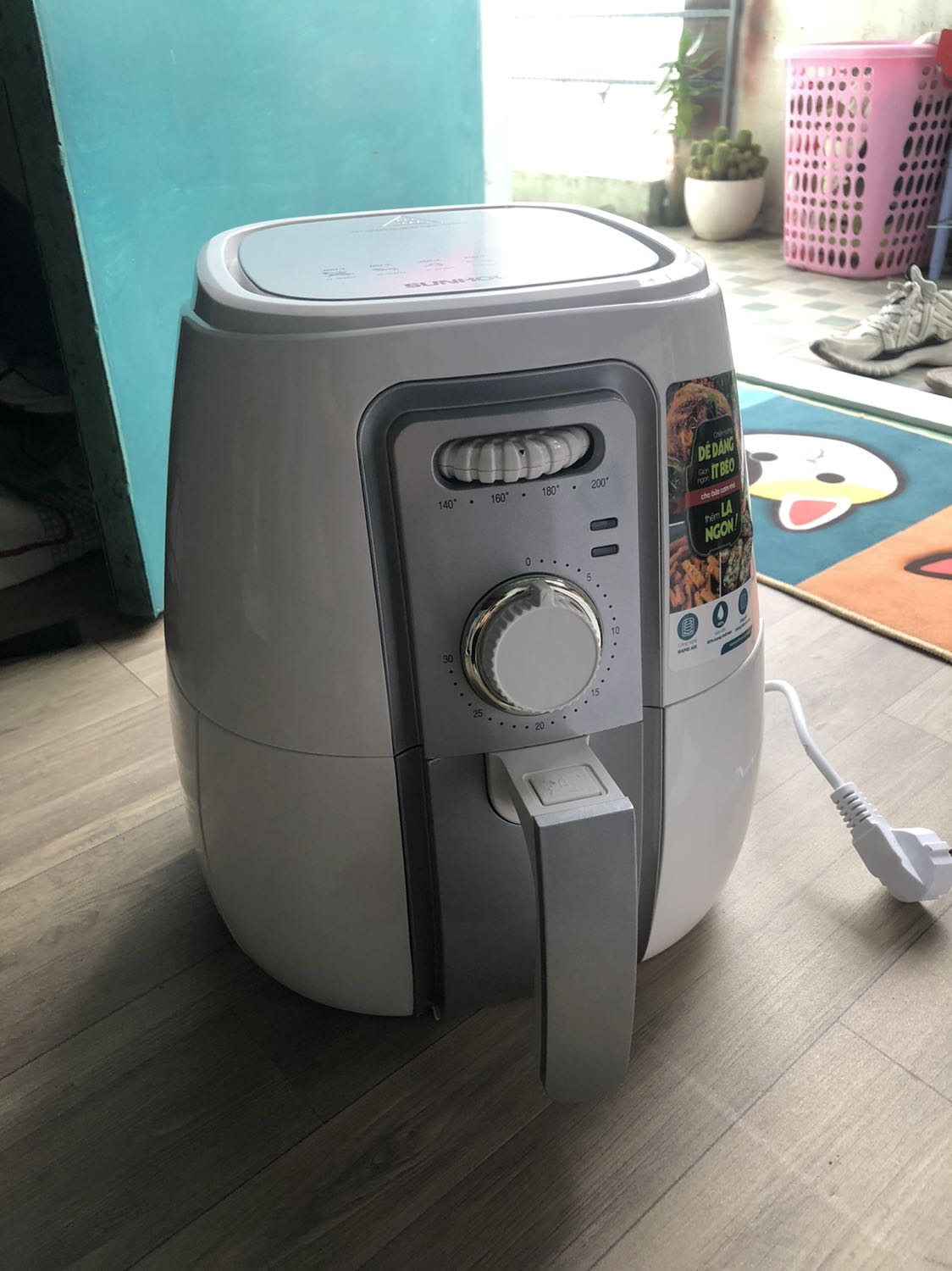 Đáng đồng tiền bát gạo, máy này phù hợp cho 2 người nha , như hình là để được 2 miếng cốt lếch cho 1 mẻ. Bữa mình săn sale nên mua được giá cũng tốt nè, phù hợp ví tiền sinh viên hehe Đáng đồng tiền bát gạo, máy này phù hợp cho 2 người nha , như hình là để được 2 miếng cốt lếch cho 1 mẻ. Bữa mình săn sale nên mua được giá cũng tốt nè, phù hợp ví tiền sinh viên hehe
