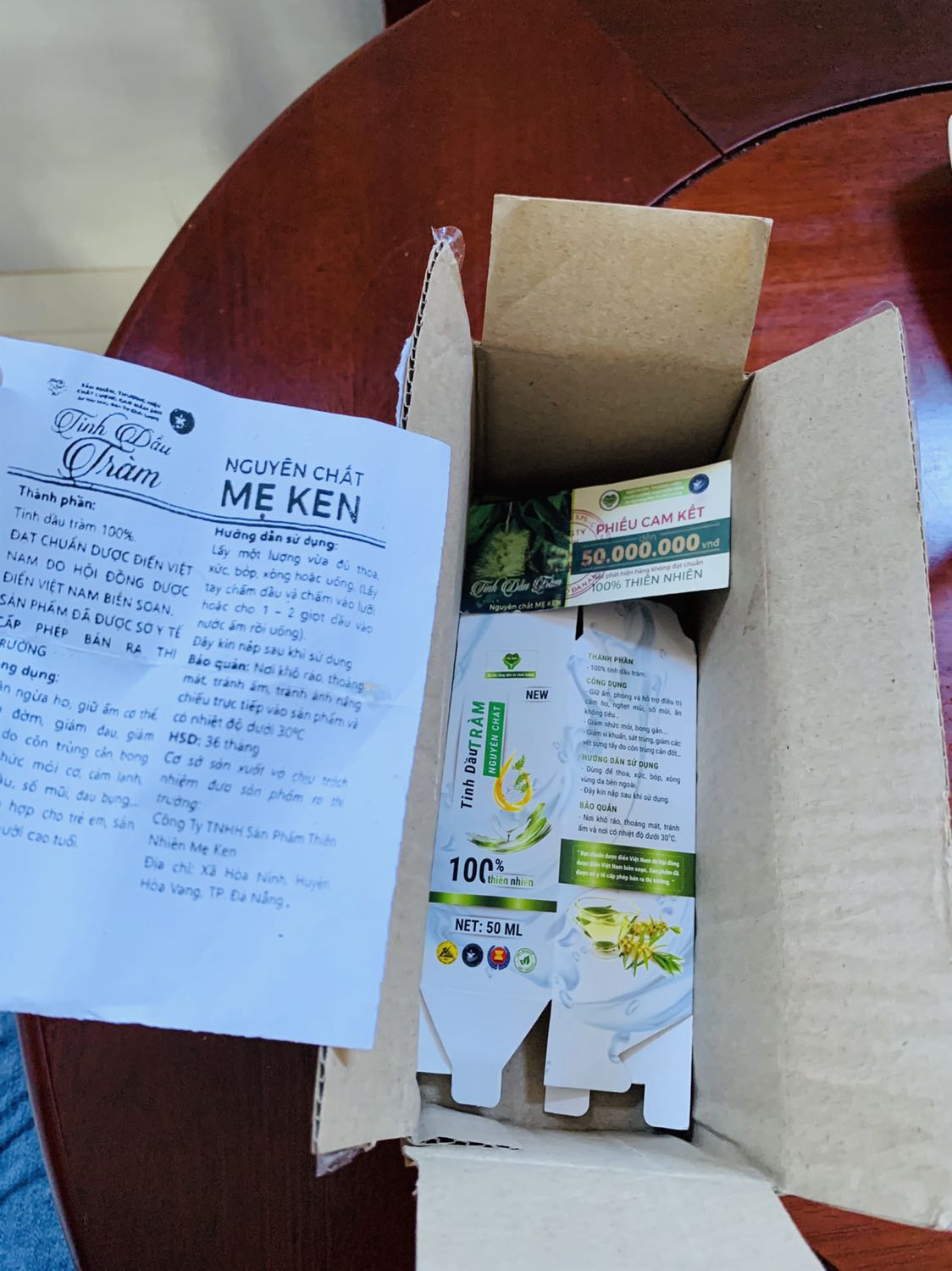 Vì mua về nên mình chỉ đánh giá cảm quan.
Tiki ship hàng thì luôn nhanh. 
Dầu thơm đặc trưng mùi tràm gió.
Đã xài nhiều dầu tràm, nhưng thấy loại này rất thơm. Vì mua về nên mình chỉ đánh giá cảm quan.
Tiki ship hàng thì luôn nhanh. 
Dầu thơm đặc trưng mùi tràm gió.
Đã xài nhiều dầu tràm, nhưng thấy loại này rất thơm.