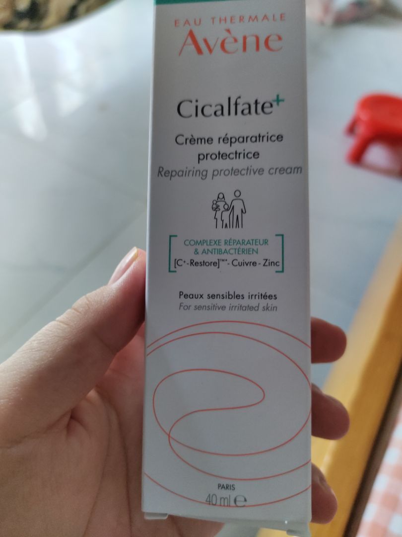 cách viết quảng cáo gây hiểu lầm, ben trên mình đọc shop nói 100ml, mà sau thấy giao hàng có 40ml, nên mình mới xem lại shop để bên dưới là 40ml. khá thất vọng về sự nhầm lẫn này.