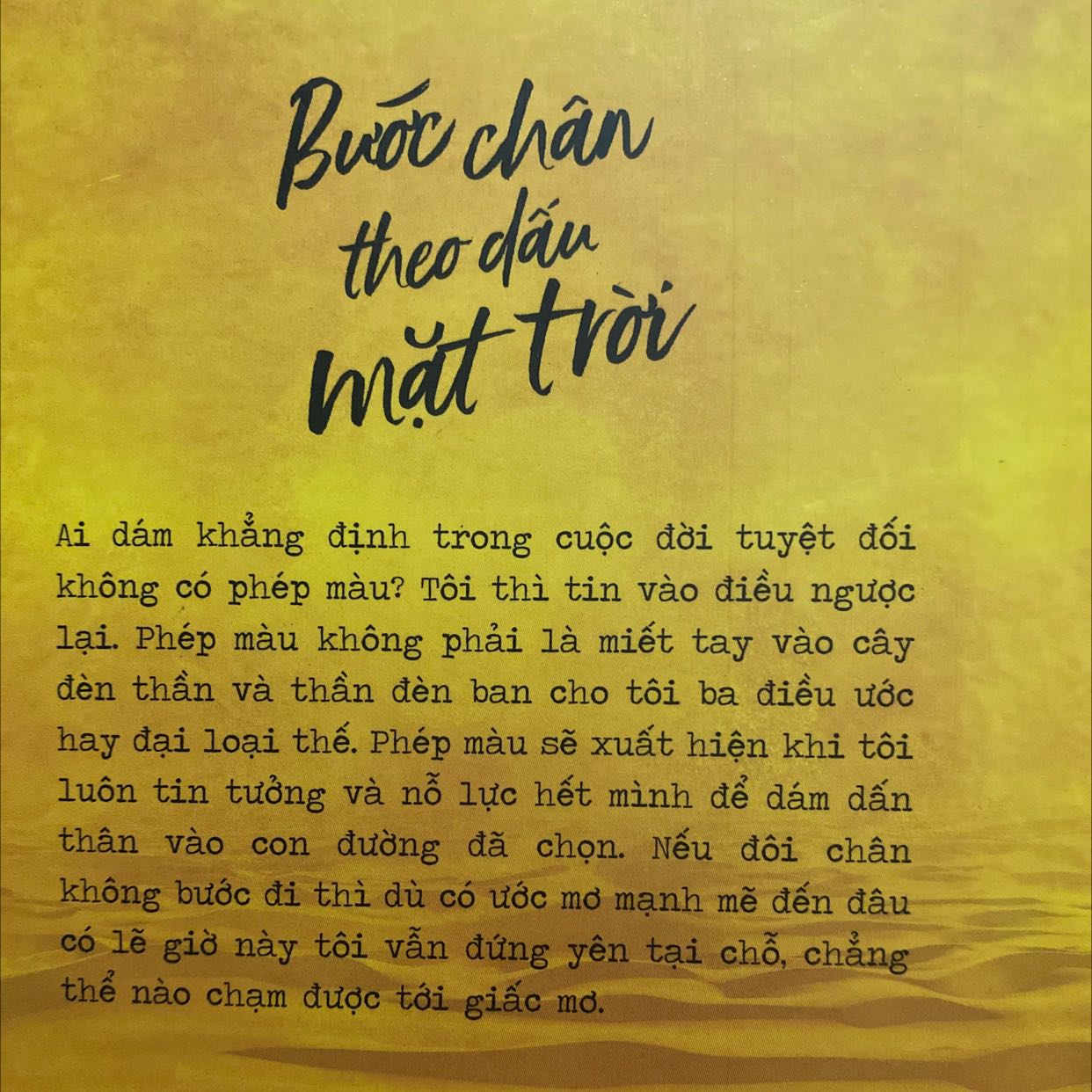 Sách hay, đọc xong thấy niềm tin đầy ắp giữa thế giới ngày càng hỗn loạn này. "Ở hiền gặp lành", câu này vẫn đúng trong bất kỳ thời kỳ nào. Giữa Ấn Độ đầy rẫy cưỡng hiếp, *** lọc mà tác giả luôn gặp điều lành và người tốt, do bởi lòng tin.
