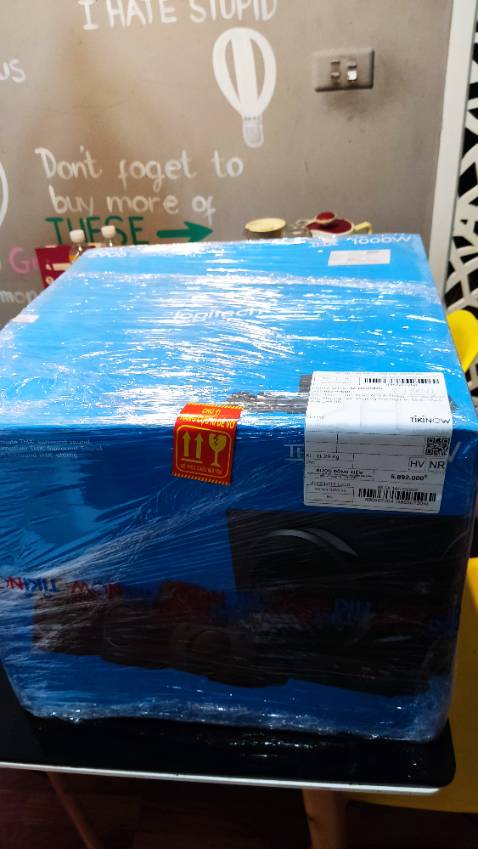 Chốt đơn trong 1 nốt nhạc vì giá rẻ quá (5.9M). Con này mình thích từ năm 2007 vì nó quá mạnh nhưng đắt quá. Tuy bây giờ mốt là Bluetooth nhưng với mình thì vẫn muốn mua em này. Nghe Bolero thì phê lòi. Hehe