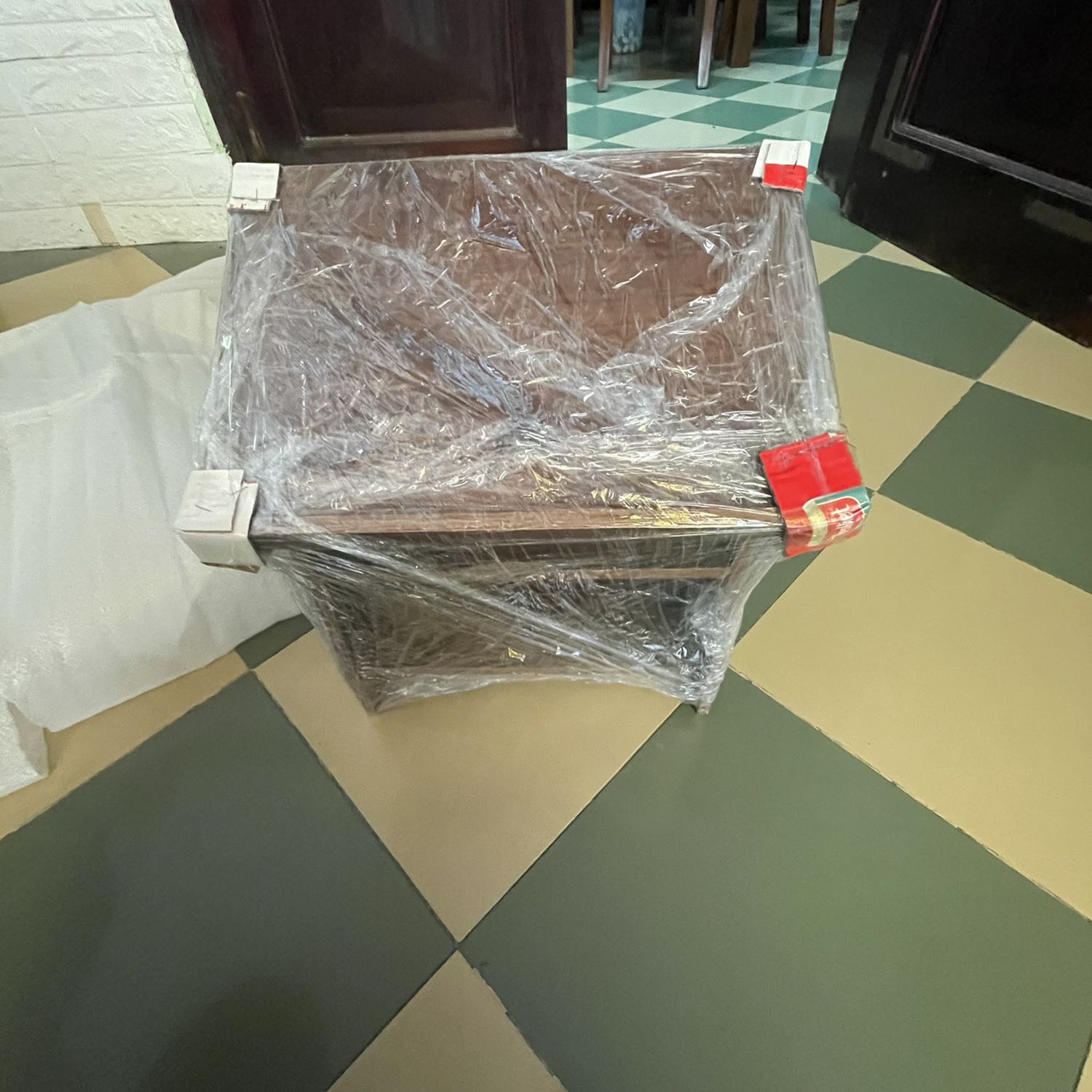 Mình rất ưng ý nhé. Shop bọc hàng rất là kỹ. Kệ đẹp, trang nhã lắm. Độ dốc cực thích hợp, ngồi đọc ko bị mỏi mắt. Gỗ đẹp, nhìn rất chắc chắn. Mình rất ưng ý nhé. Shop bọc hàng rất là kỹ. Kệ đẹp, trang nhã lắm. Độ dốc cực thích hợp, ngồi đọc ko bị mỏi mắt. Gỗ đẹp, nhìn rất chắc chắn.