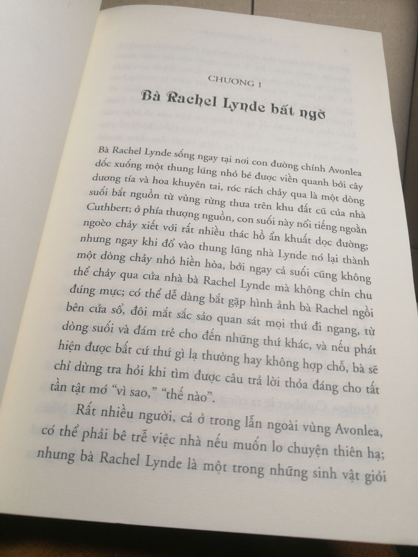 Mình thật sự rất thích cách giao hàng của tiki. Mặc dù mùa dịch nhưng giao hàng vẫn rất nhanh. Đóng gói thì không tốt lắm vì trang giấy còn bị gập lại và chưa có nilong chống sốc. Nhưng vì cũng nhỏ nên không ảnh hưởng lắm. Quyển này nội dung khỏi chê ạ, ý nghĩa, dễ thương, giàu tình cảm. Nên mua ạ.