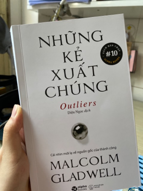 Đc nghe review cuốn này nhiều lắm nên mới quyết định mua. Mình đang đọc sắp xong phần 1 thôi và thấy cực hay nhaaa. Có nhiều thứ làm mình bất ngờ thật ấy, đọc cuốn dã man. Rất nên đọc nhe mng ơii!