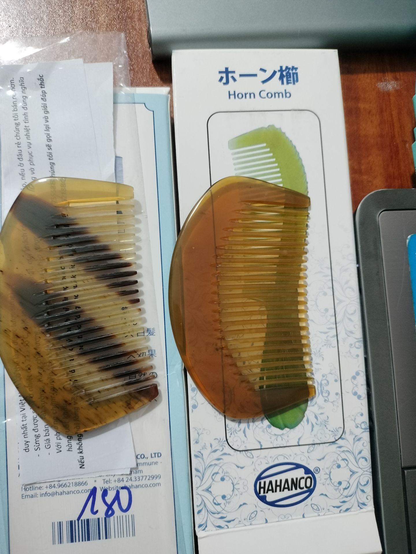 sử dụng rất êm, ko rối tóc, vừa lòng bàn tay, đặt vừa trong túi xách. đẹp.