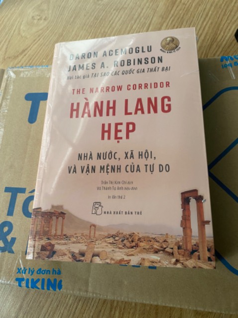 Sách mới tinh, nguyên seal, đóng gói rất cẩn thận.