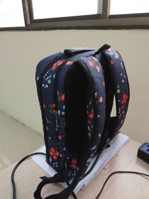 Có vài lăn tăn, nghĩ rằng từ sản phẩm show online đến hàng thật chẳng biết ra sao. Nhưng khi sp về tay, tôi thấy khá hài lòng: mẫu thiết kế, kỹ thuật may, chất liệu ban đầu... Tôi là ng khó tính, khó chịu mà còn thấy rất vui vẻ hài lòng.
Về shop, bán giá mềm nhất, trả lời tin nhắn nhanh chóng, chuẩn bị hàng cũng nhanh.