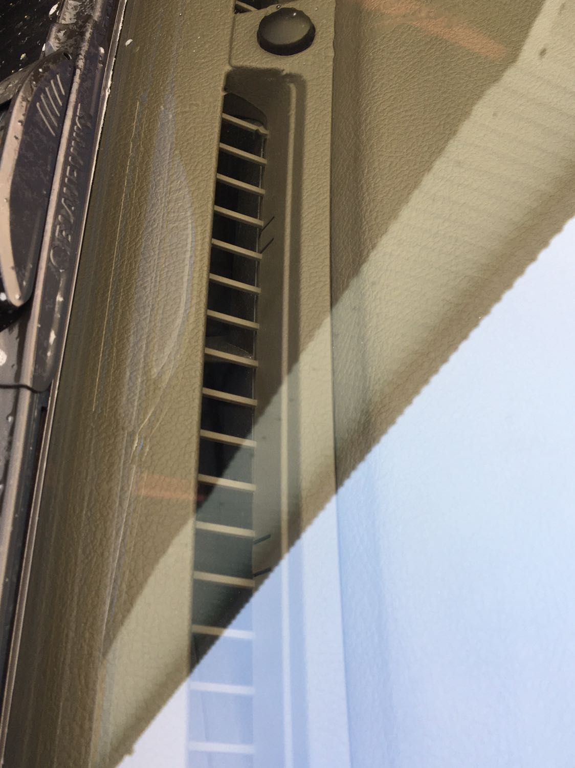 Hàng quá kém, gạt ko hết nước trên kính. Không bằng hàng vài chục nghìn trên thị trường. Mất oan 640k, thất vọng quá