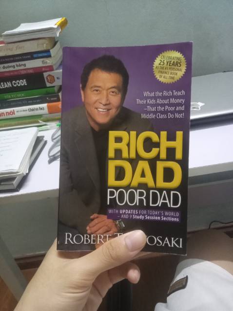 Sách này hay thì khỏi bàn ròi, sách ngoại nên khá nhỏ so với sách Việt mình.