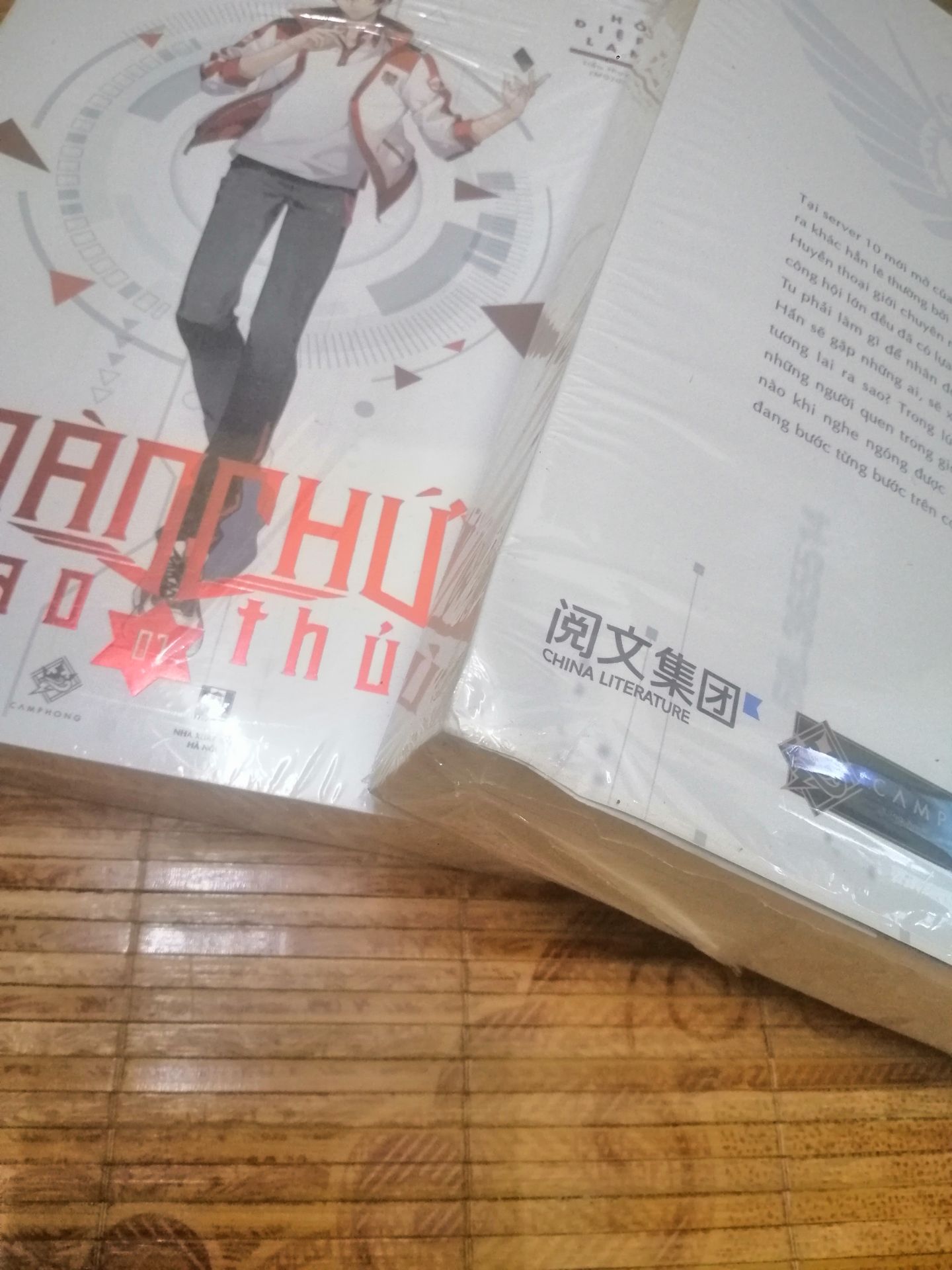 Tiki dạo này giao hàng khá kém! Kiện hàng hầu như không vuông vức nguyên vẹn hay bị nhàu hơi nát. Sách hay bị gấp  quăn cạnh mép. Hơi thất vọng khi chất lượng dịch vụ của Tiki có dấu hiệu đi xuống khá nhiều!